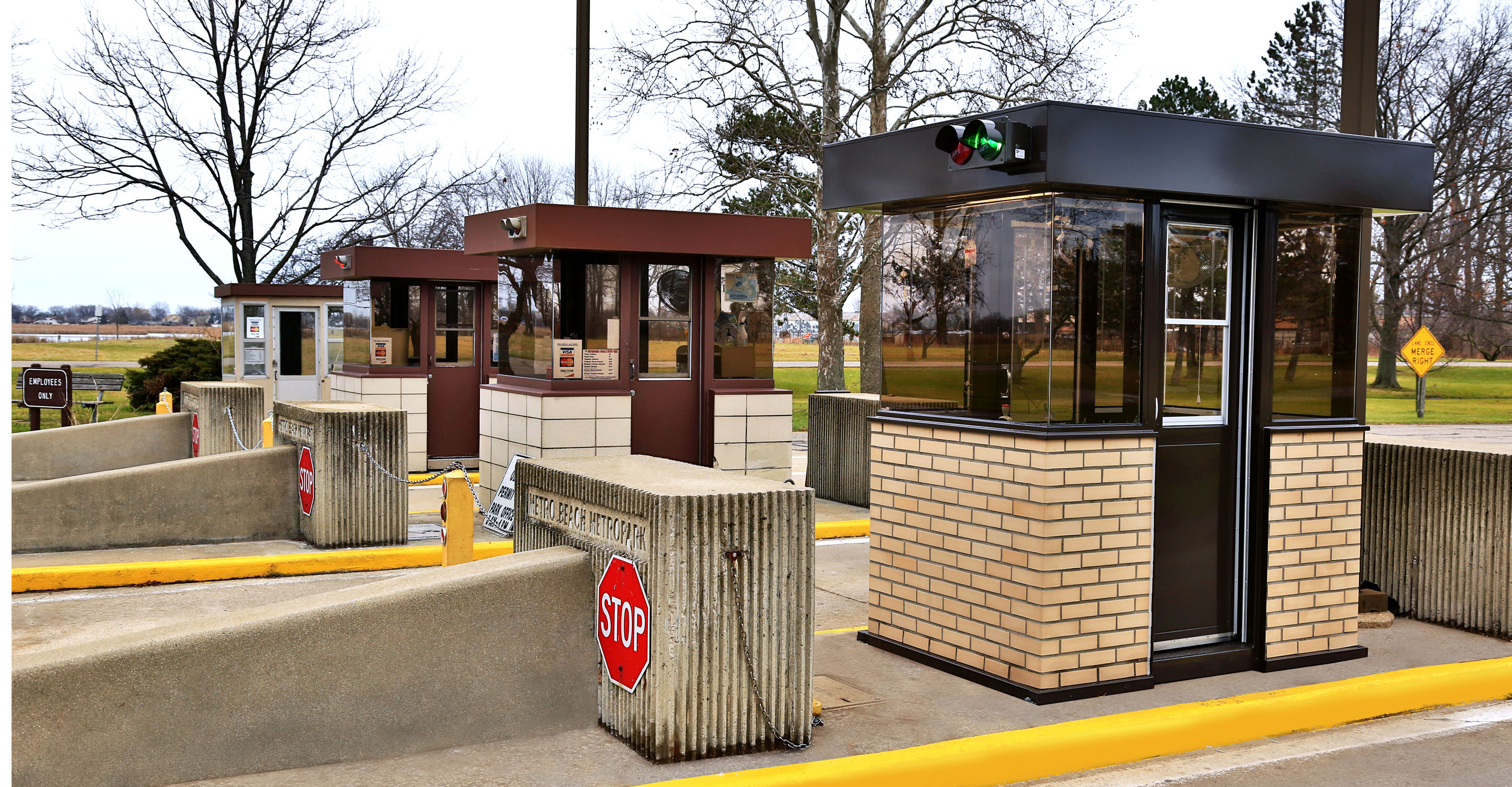 Entrance Booths 15-193
